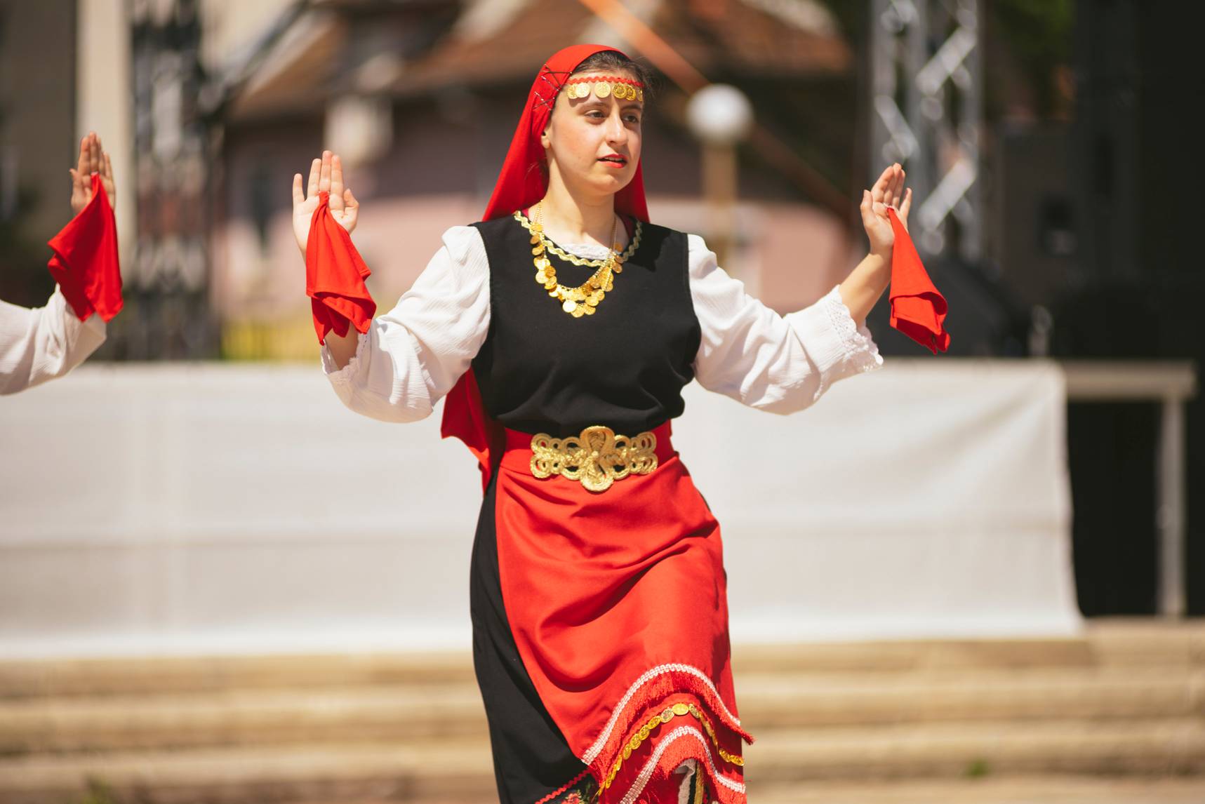 Над 300 танцьори се изявиха на Третия национален фолклорен фестивал 